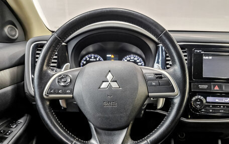 Mitsubishi Outlander III рестайлинг 3, 2014 год, 1 400 000 рублей, 22 фотография