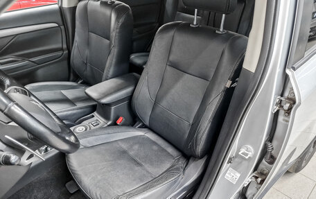 Mitsubishi Outlander III рестайлинг 3, 2014 год, 1 400 000 рублей, 21 фотография