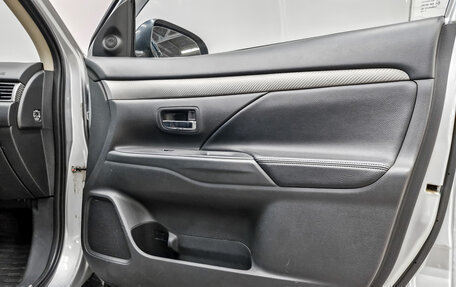 Mitsubishi Outlander III рестайлинг 3, 2014 год, 1 400 000 рублей, 24 фотография