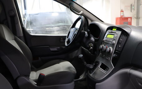 Hyundai H-1 II рестайлинг, 2010 год, 1 249 990 рублей, 12 фотография