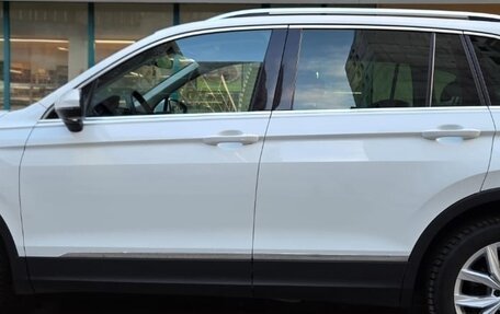 Volkswagen Tiguan II, 2017 год, 2 950 000 рублей, 3 фотография