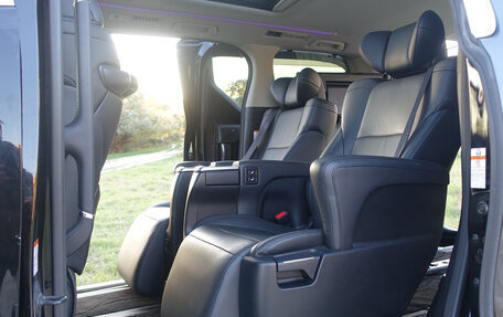 Toyota Alphard III, 2017 год, 3 750 000 рублей, 33 фотография