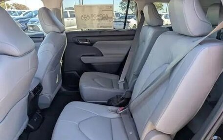 Toyota Highlander, 2025 год, 8 200 000 рублей, 20 фотография