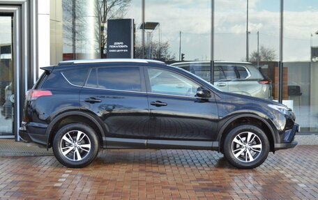 Toyota RAV4, 2018 год, 2 430 000 рублей, 4 фотография