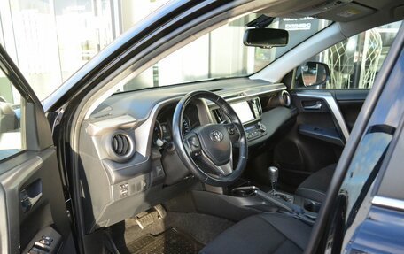 Toyota RAV4, 2018 год, 2 430 000 рублей, 12 фотография