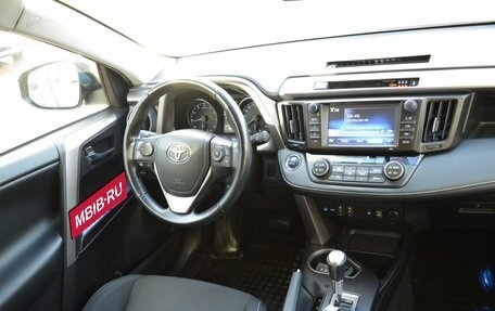 Toyota RAV4, 2018 год, 2 430 000 рублей, 18 фотография