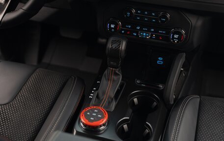 Ford Bronco, 2025 год, 15 890 000 рублей, 38 фотография