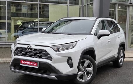 Toyota RAV4, 2022 год, 3 800 000 рублей, 1 фотография