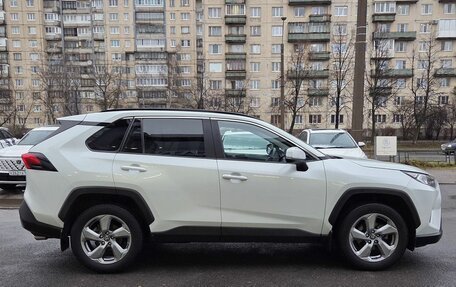 Toyota RAV4, 2022 год, 3 800 000 рублей, 4 фотография