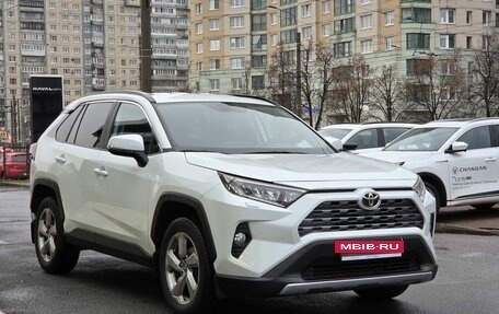 Toyota RAV4, 2022 год, 3 800 000 рублей, 3 фотография