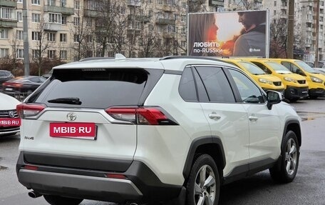 Toyota RAV4, 2022 год, 3 800 000 рублей, 5 фотография