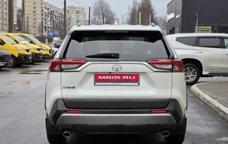 Toyota RAV4, 2022 год, 3 800 000 рублей, 6 фотография