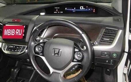 Honda Jade I, 2017 год, 1 900 000 рублей, 7 фотография