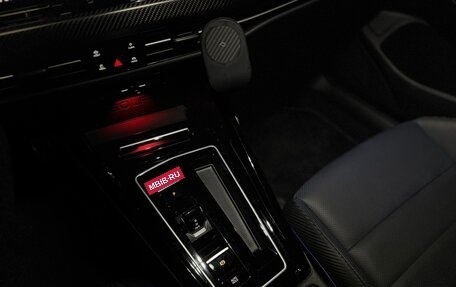 Volkswagen Golf R, 2023 год, 6 400 000 рублей, 19 фотография