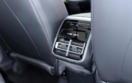 Volkswagen Tiguan, 2025 год, 5 400 000 рублей, 26 фотография