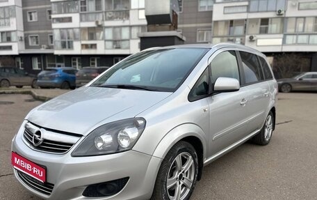 Opel Zafira B, 2013 год, 690 000 рублей, 1 фотография