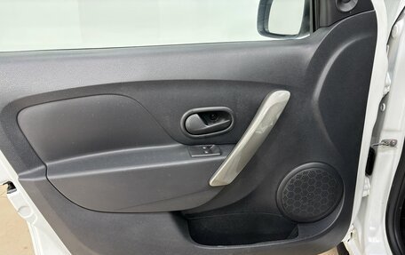 Renault Logan II, 2018 год, 719 000 рублей, 7 фотография