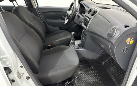 Renault Logan II, 2018 год, 719 000 рублей, 13 фотография