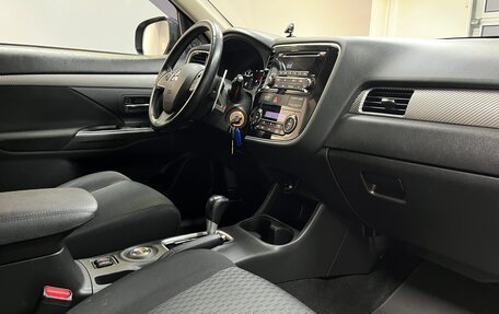 Mitsubishi Outlander III рестайлинг 3, 2014 год, 1 530 000 рублей, 12 фотография