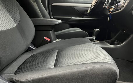 Mitsubishi Outlander III рестайлинг 3, 2014 год, 1 530 000 рублей, 13 фотография