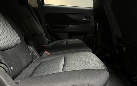 Mitsubishi Outlander III рестайлинг 3, 2014 год, 1 530 000 рублей, 14 фотография