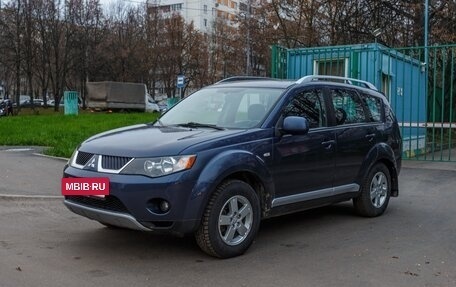 Mitsubishi Outlander III рестайлинг 3, 2007 год, 700 000 рублей, 4 фотография
