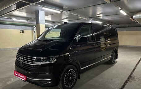 Volkswagen Multivan T6 рестайлинг, 2020 год, 7 500 000 рублей, 2 фотография