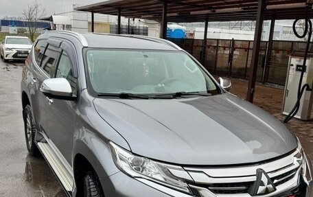 Mitsubishi Pajero Sport III рестайлинг, 2017 год, 2 250 000 рублей, 3 фотография