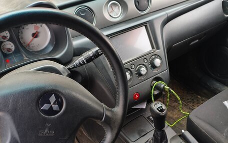 Mitsubishi Outlander III рестайлинг 3, 2004 год, 600 000 рублей, 3 фотография