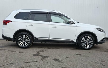 Mitsubishi Outlander III рестайлинг 3, 2018 год, 2 200 000 рублей, 4 фотография