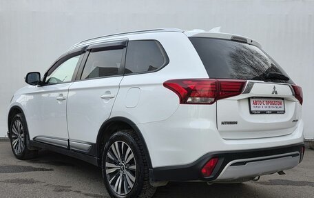 Mitsubishi Outlander III рестайлинг 3, 2018 год, 2 200 000 рублей, 7 фотография