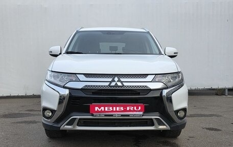Mitsubishi Outlander III рестайлинг 3, 2018 год, 2 200 000 рублей, 2 фотография