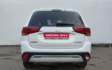 Mitsubishi Outlander III рестайлинг 3, 2018 год, 2 200 000 рублей, 6 фотография