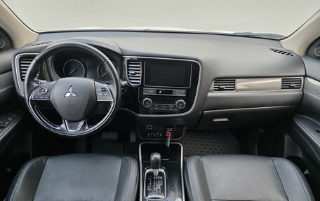 Mitsubishi Outlander III рестайлинг 3, 2018 год, 2 200 000 рублей, 11 фотография