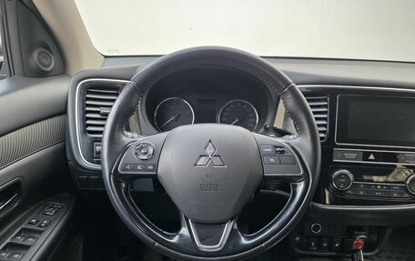 Mitsubishi Outlander III рестайлинг 3, 2018 год, 2 200 000 рублей, 12 фотография