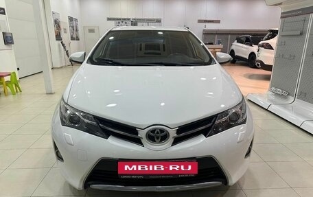 Toyota Auris II, 2013 год, 1 199 900 рублей, 2 фотография