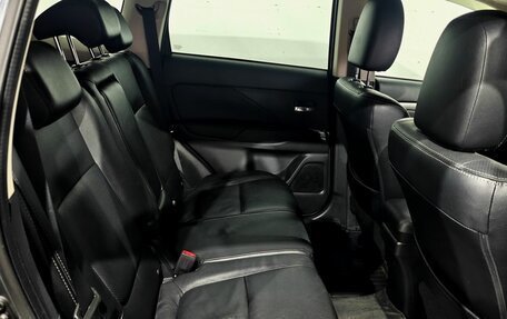 Mitsubishi Outlander III рестайлинг 3, 2014 год, 1 285 000 рублей, 10 фотография