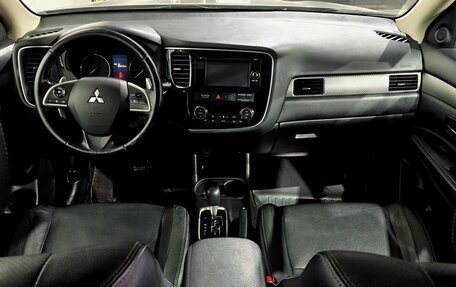 Mitsubishi Outlander III рестайлинг 3, 2014 год, 1 285 000 рублей, 9 фотография