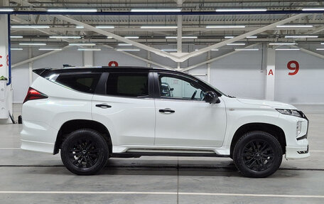 Mitsubishi Montero Sport, 2022 год, 4 200 000 рублей, 5 фотография