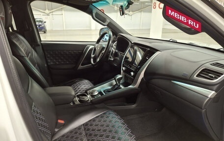 Mitsubishi Montero Sport, 2022 год, 4 200 000 рублей, 13 фотография