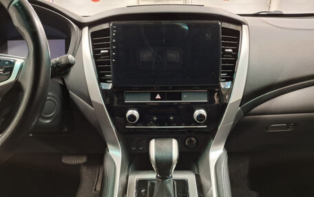 Mitsubishi Montero Sport, 2022 год, 4 200 000 рублей, 18 фотография