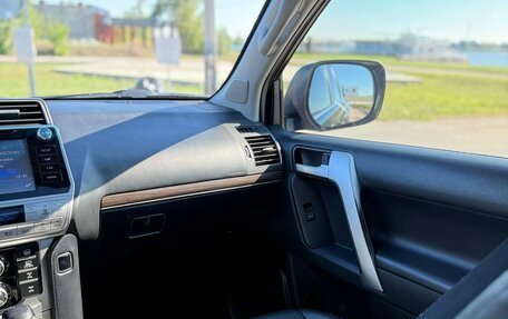 Toyota Land Cruiser Prado 150 рестайлинг 2, 2017 год, 5 200 000 рублей, 12 фотография