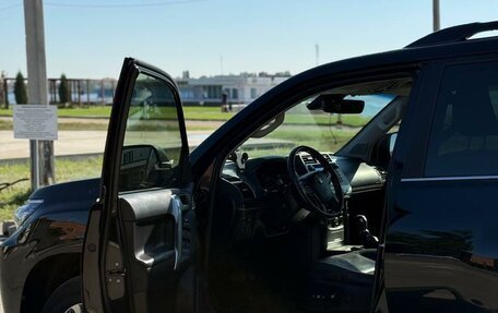 Toyota Land Cruiser Prado 150 рестайлинг 2, 2017 год, 5 200 000 рублей, 14 фотография