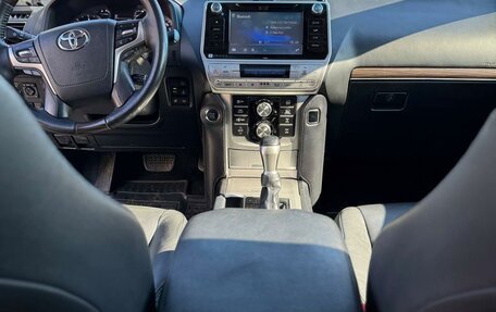 Toyota Land Cruiser Prado 150 рестайлинг 2, 2017 год, 5 200 000 рублей, 29 фотография