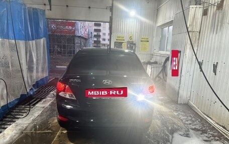 Hyundai Solaris II рестайлинг, 2013 год, 850 000 рублей, 3 фотография