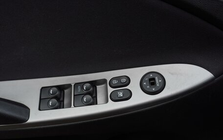 Hyundai Solaris II рестайлинг, 2015 год, 1 080 000 рублей, 25 фотография