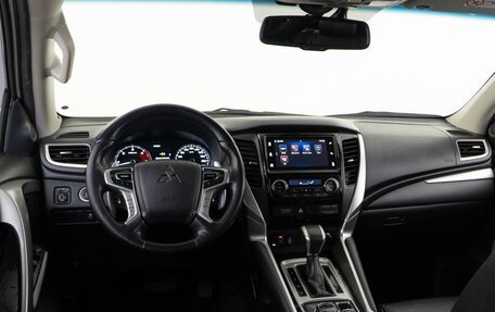 Mitsubishi Pajero Sport III рестайлинг, 2018 год, 3 148 097 рублей, 7 фотография