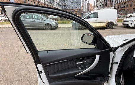 BMW 3 серия, 2016 год, 2 400 000 рублей, 13 фотография