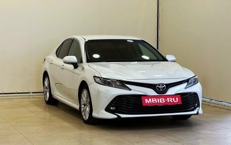 Toyota Camry, 2018 год, 2 567 000 рублей, 2 фотография