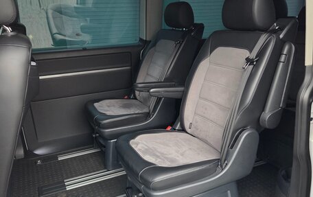 Volkswagen Multivan T6 рестайлинг, 2021 год, 6 500 000 рублей, 9 фотография